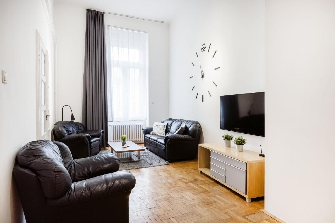 בודפשט Elegant Apartment In Super Central Location מראה חיצוני תמונה