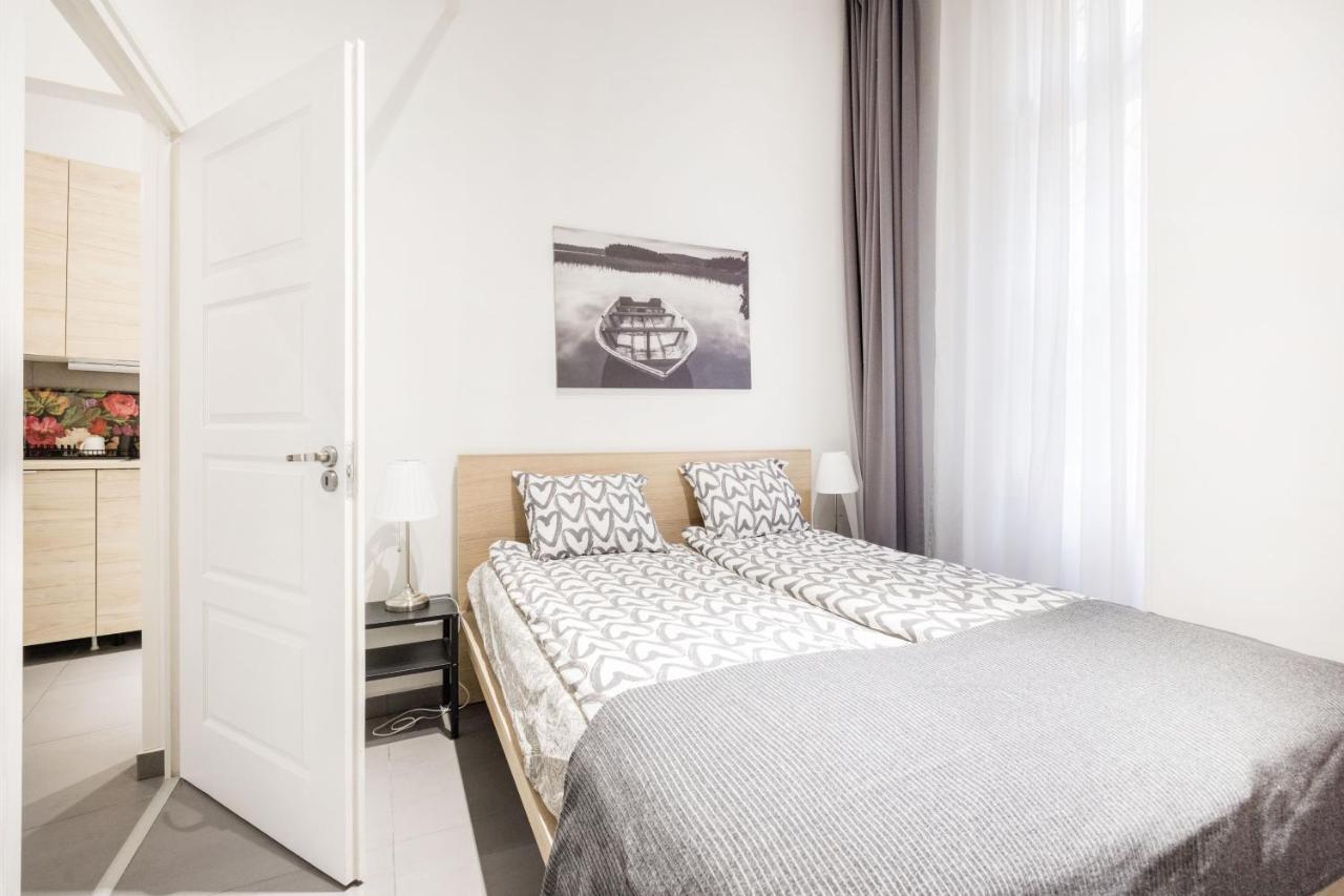 בודפשט Elegant Apartment In Super Central Location מראה חיצוני תמונה