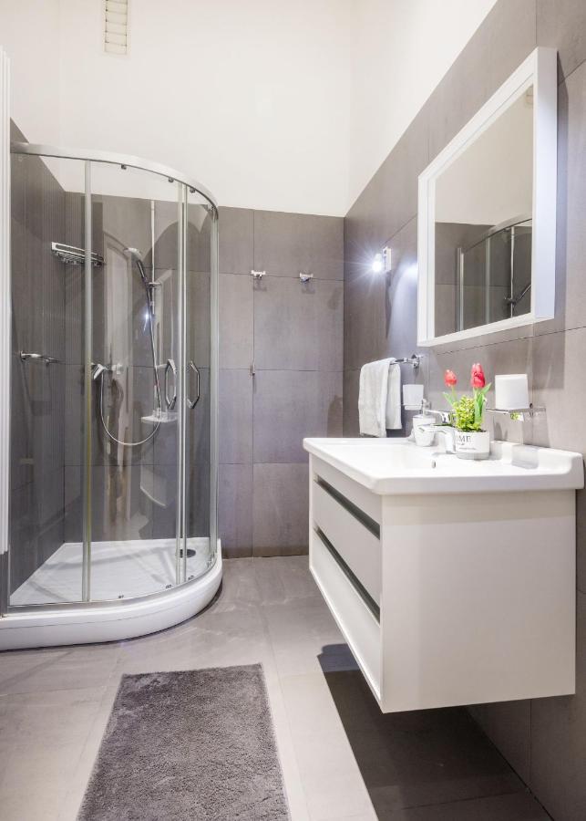 בודפשט Elegant Apartment In Super Central Location מראה חיצוני תמונה