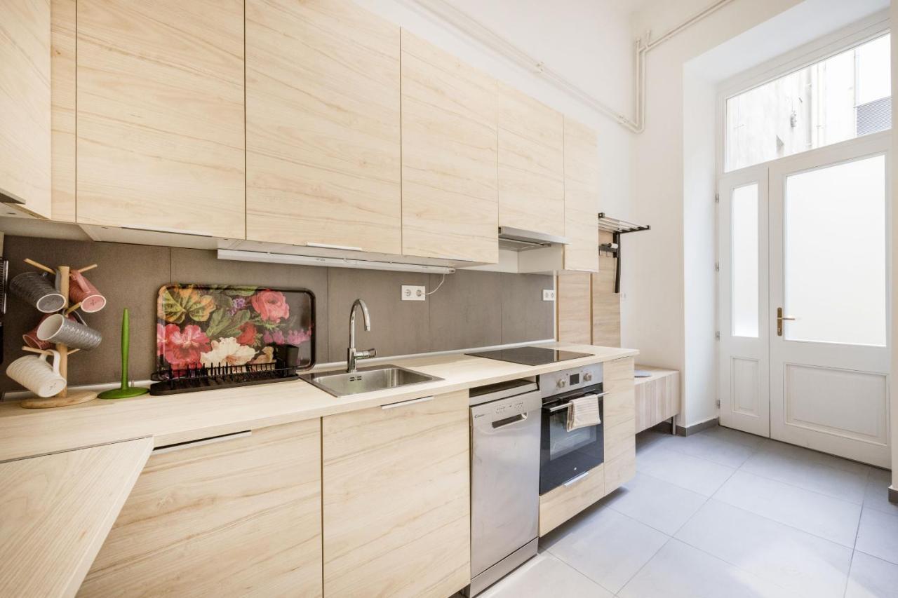 בודפשט Elegant Apartment In Super Central Location מראה חיצוני תמונה